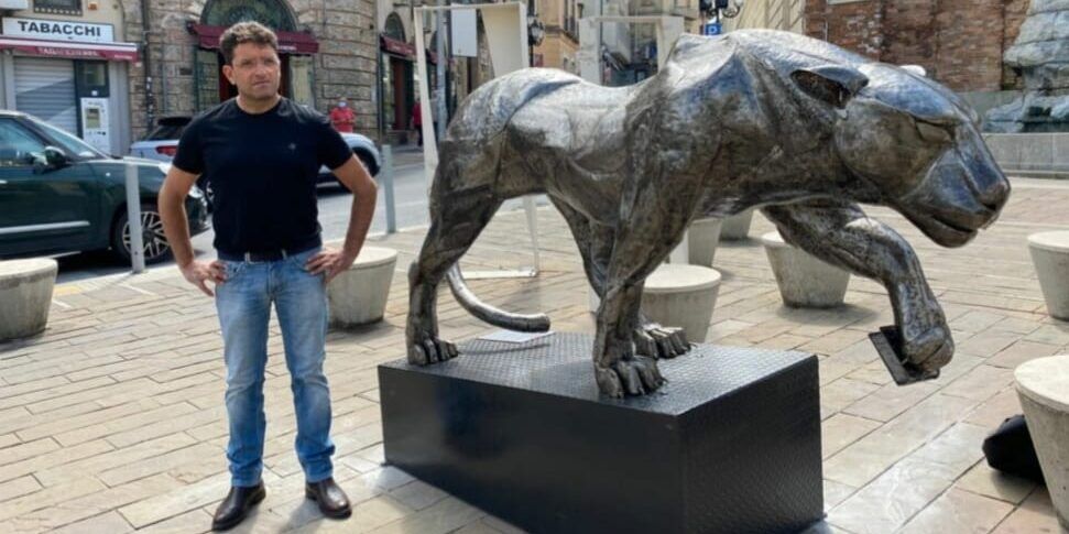 Catanzaro, ecco “la pantera”, opera che simboleggia la voglia di ripartenza