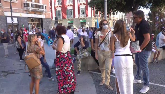 Call center Abramo, nuovo sciopero dei lavoratori davanti al comune di Crotone – VIDEO