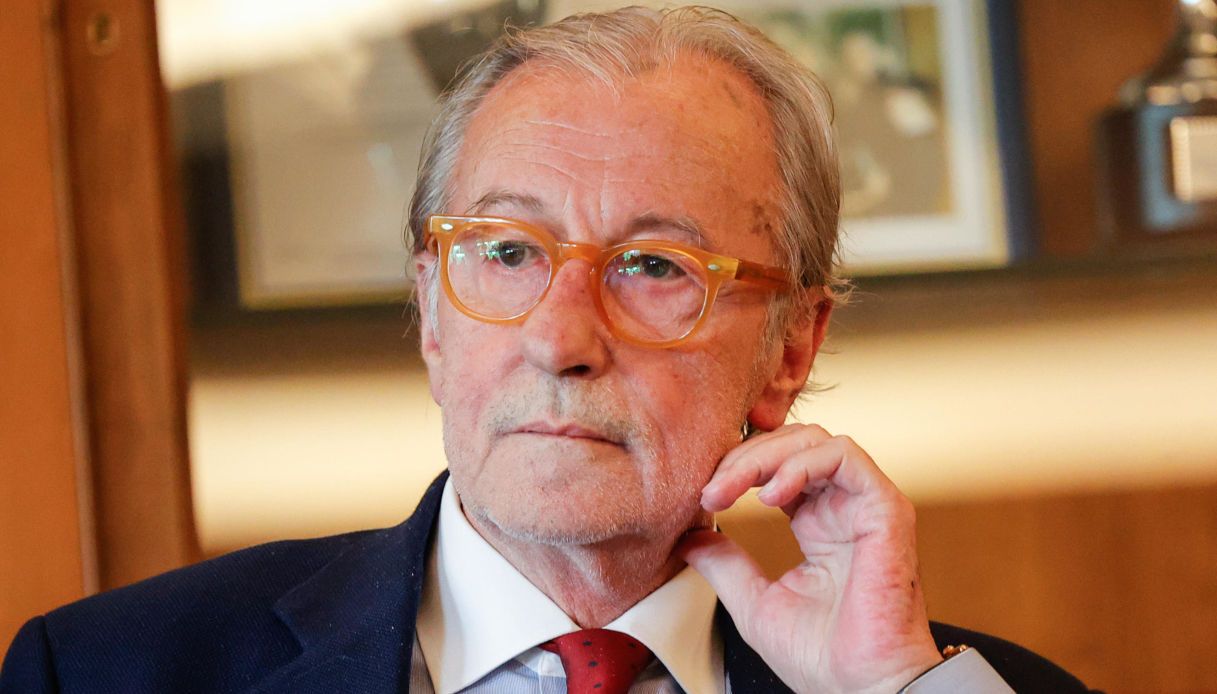 «Vestita come una cameriera di Catanzaro». L’attacco di Feltri a Salis fa infuriare Fiorita: «Lo porteremo in tribunale»