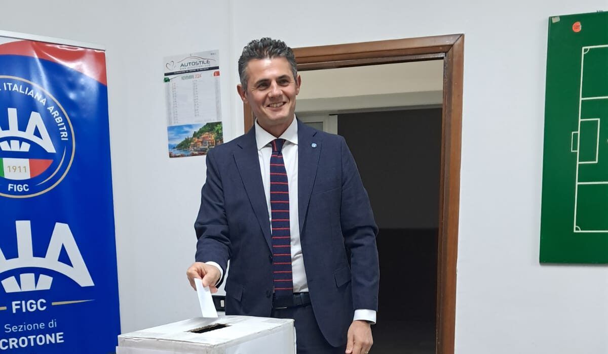 L’arbitro benemerito Francesco Livadoti confermato presidente della Sezione Aia di Crotone