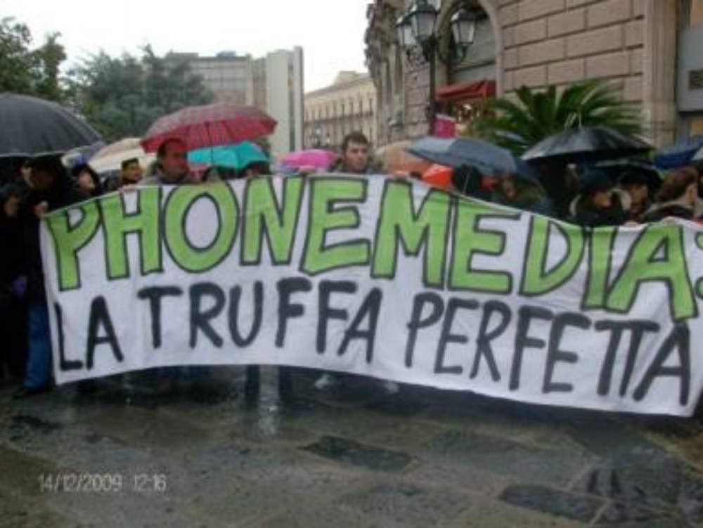 Phonemedia, rabbia in piazza