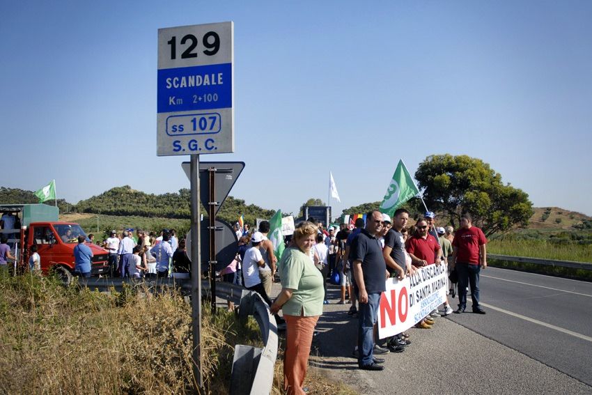 Parentela: «Stop alla discarica di Scandale»