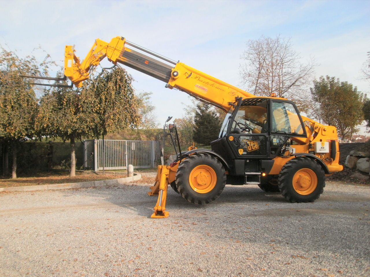 Ritrovato un sollevatore rubato, denunciato un imprenditore