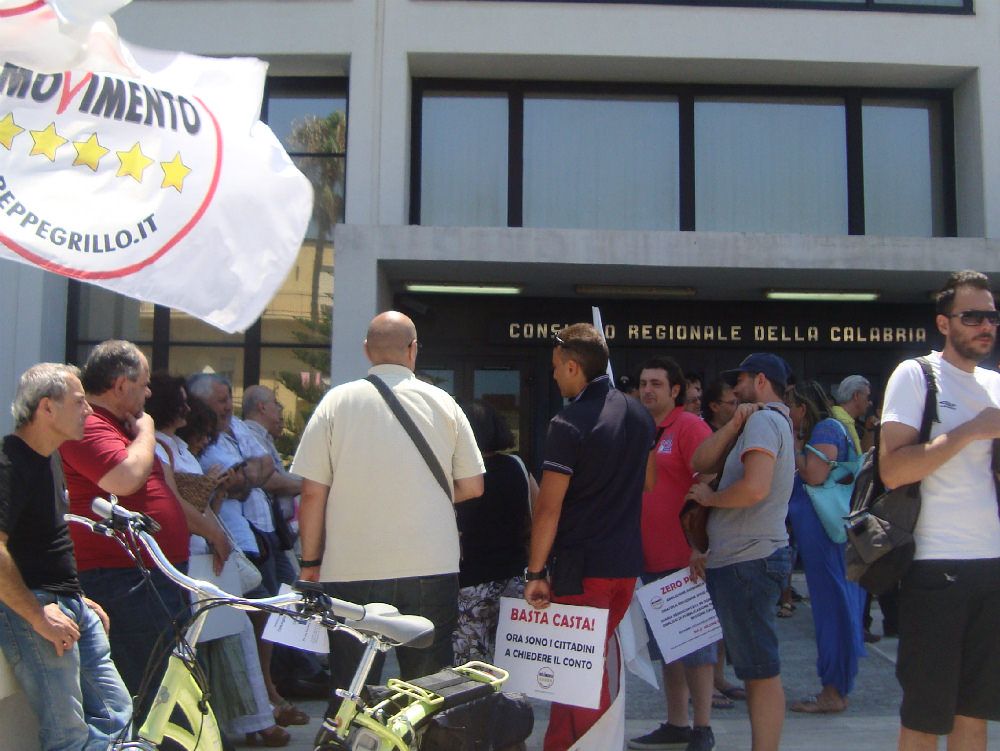 Attacco alla Casta, M5S: «Zero privilegi»