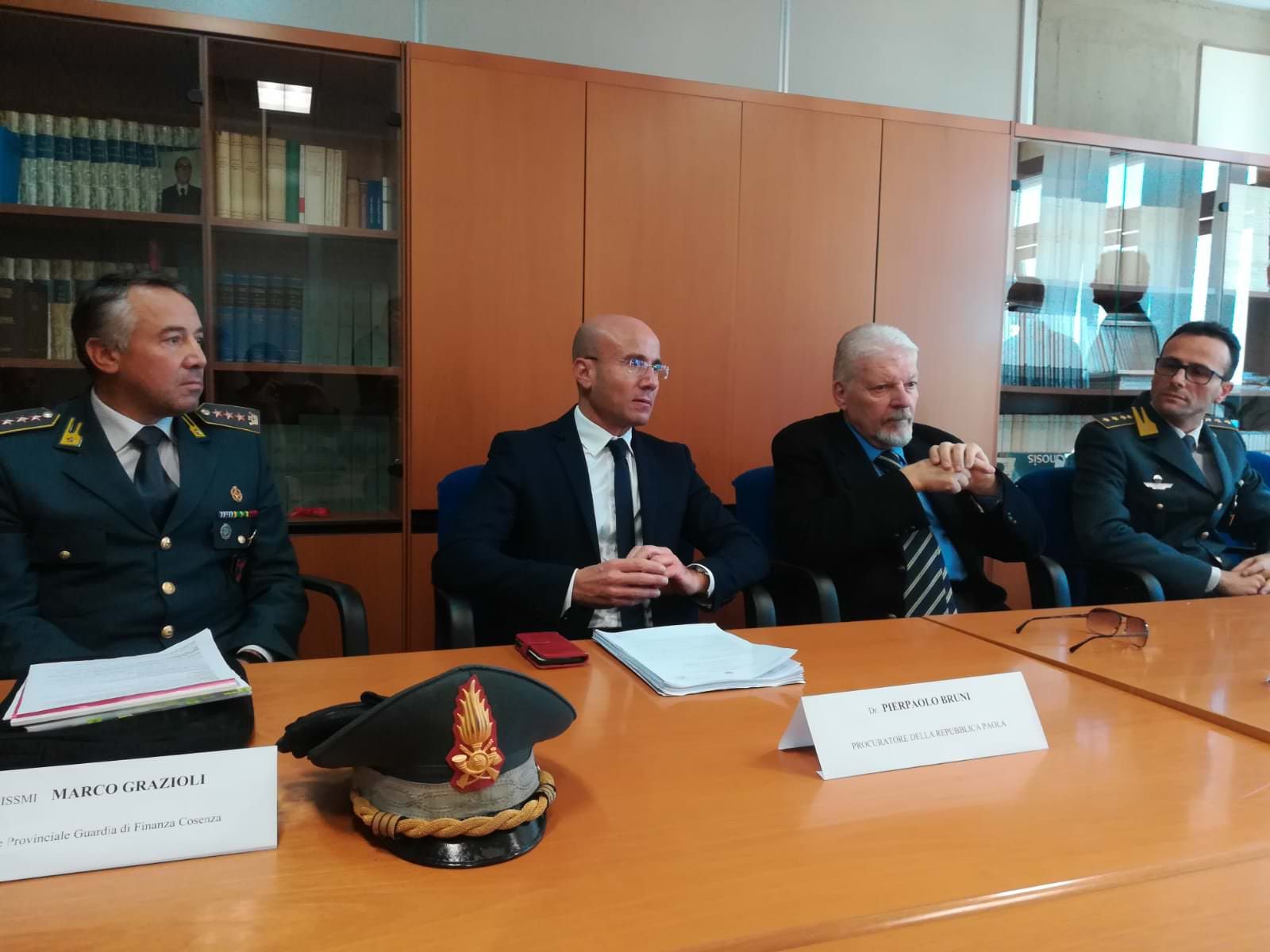 Il “sistema Fuscaldo”: gare scritte dalle imprese e “regalini” per i funzionari