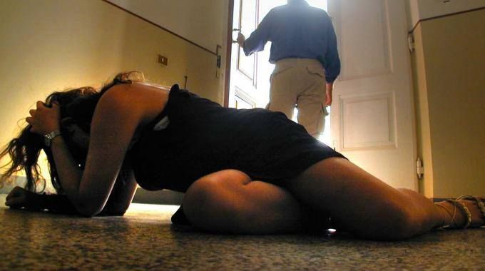 Violenta la compagna, arrestato 40enne