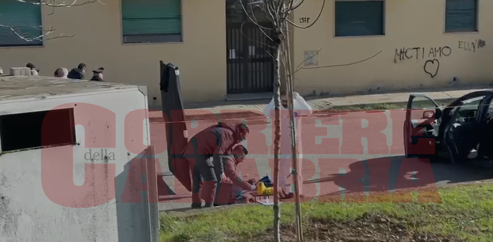 Omicidio a Cosenza, rintracciato il presunto responsabile. Carbone ucciso da colpi d’arma da fuoco esplosi dall’ultimo piano di una abitazione