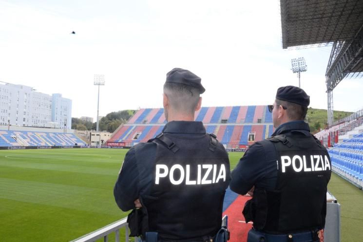 Calcio, Crotone-Messina: 14 tifosi siciliani colpiti da Daspo
