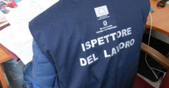 Sequestrano ispettrice del lavoro, in manette un'intera famiglia