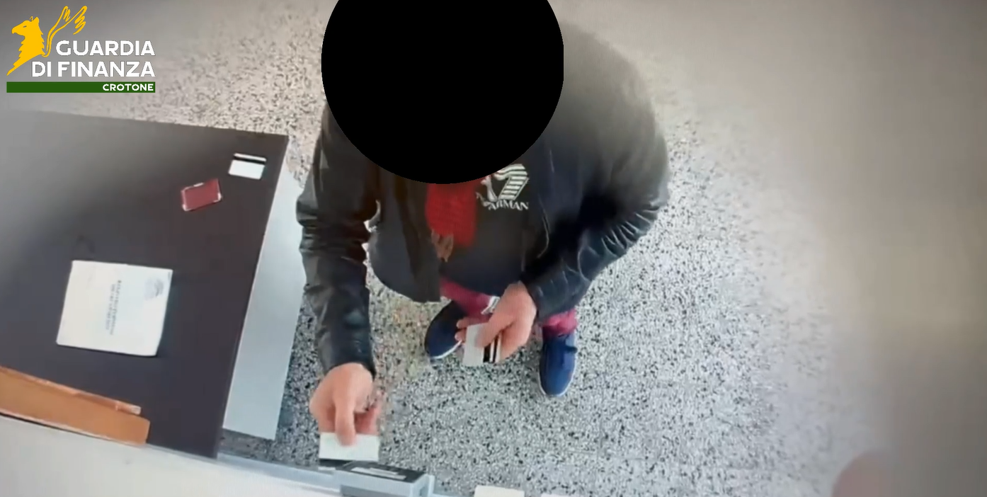 Crotone, assenteismo all’Arsac: denunciati 20 dipendenti – VIDEO