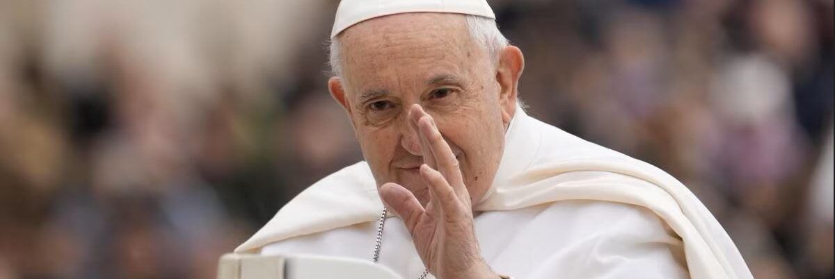 Il Papa resta in ospedale: «Quadro clinico complesso»