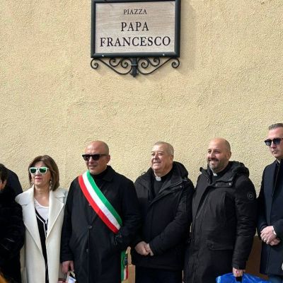 Acri, da piazza Papa Francesco un ponte che unisce la Calabria al Piemonte e all’Argentina