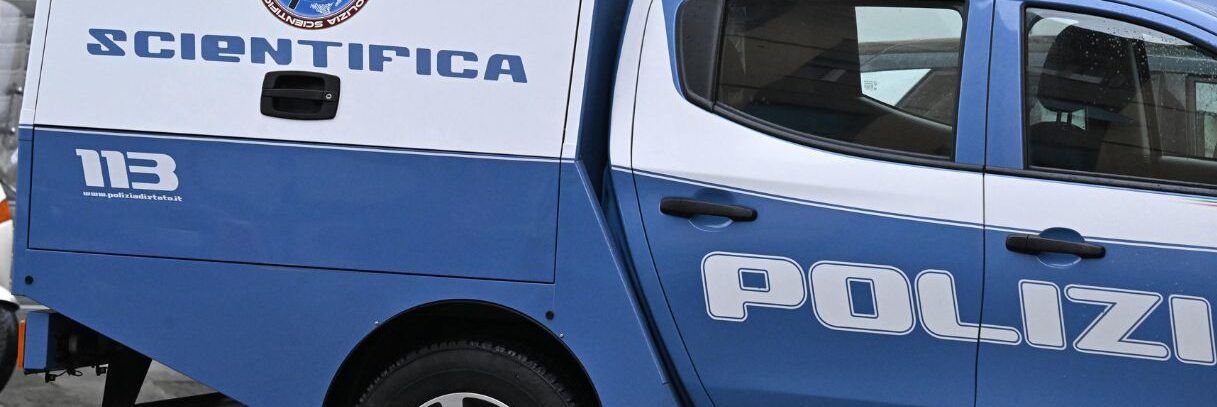 Uccide il domestico per rubare in casa, fermato 29enne