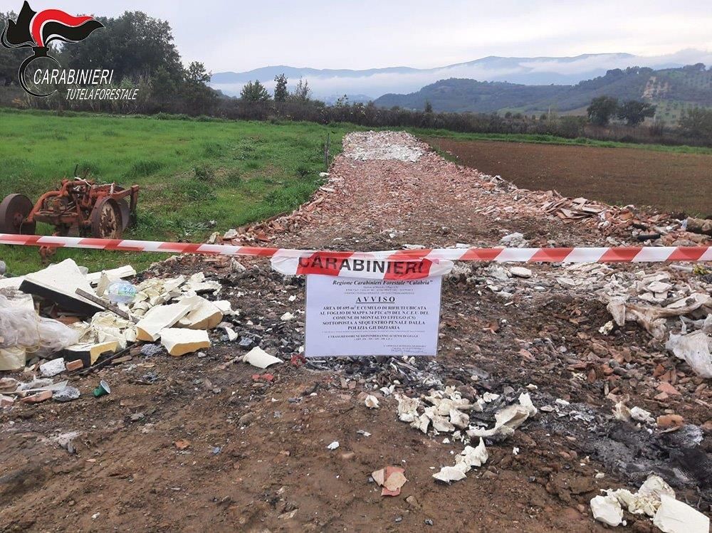 Gestione illecita di rifiuti, sequestrato terreno di 700 mq nel Cosentino