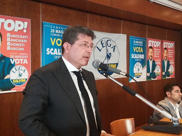 L’esordio leghista a Rende. Il candidato a sindaco battezzato dal gotha del partito