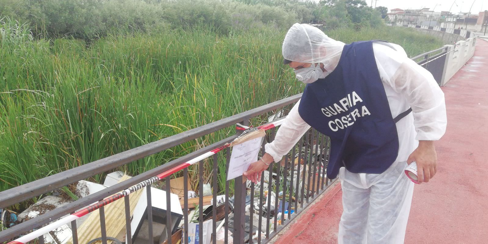 Discarica a cielo aperto a Brancaleone, sequestrata