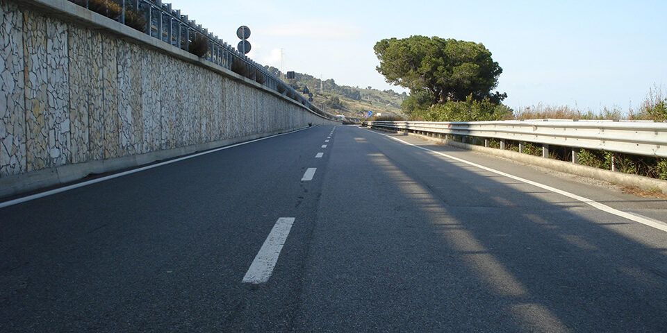 «I 3 miliardi per la Statale 106 sono spalmati in 15 anni, da Salvini solo una piccola elemosina: è una vergogna»