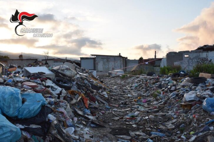 rifiuti campo rom scordovillo