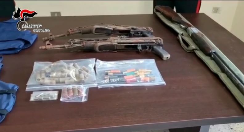 Le armi sequestrate nell'operazione a Taurianova