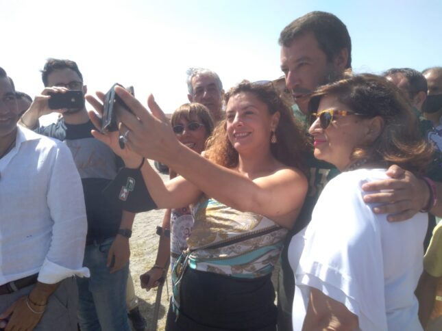 salvini-calabria-lamezia-selfie