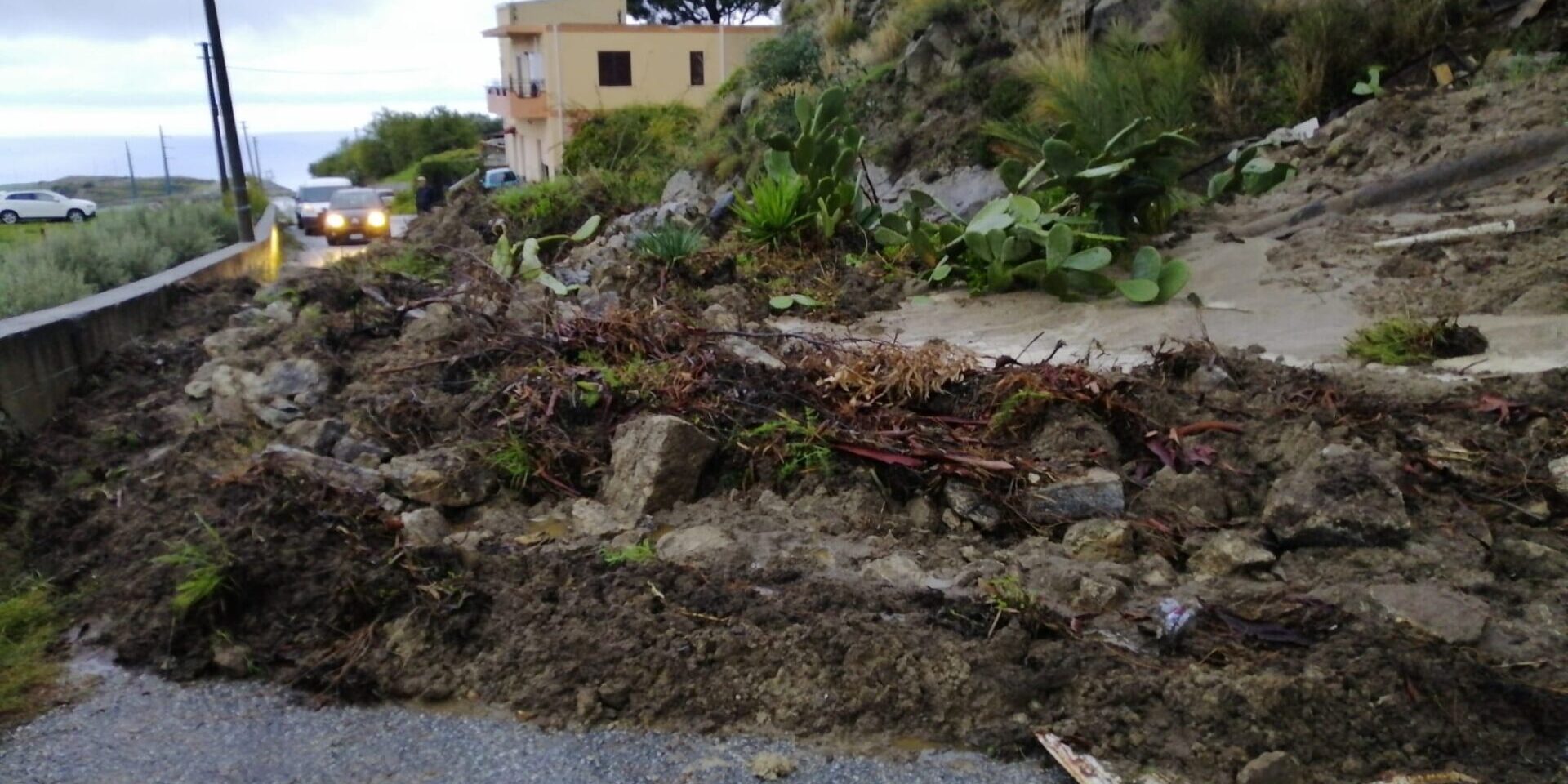 Frana Sulla Provinciale 21 Nel Reggino Motta San Giovanni liberata 