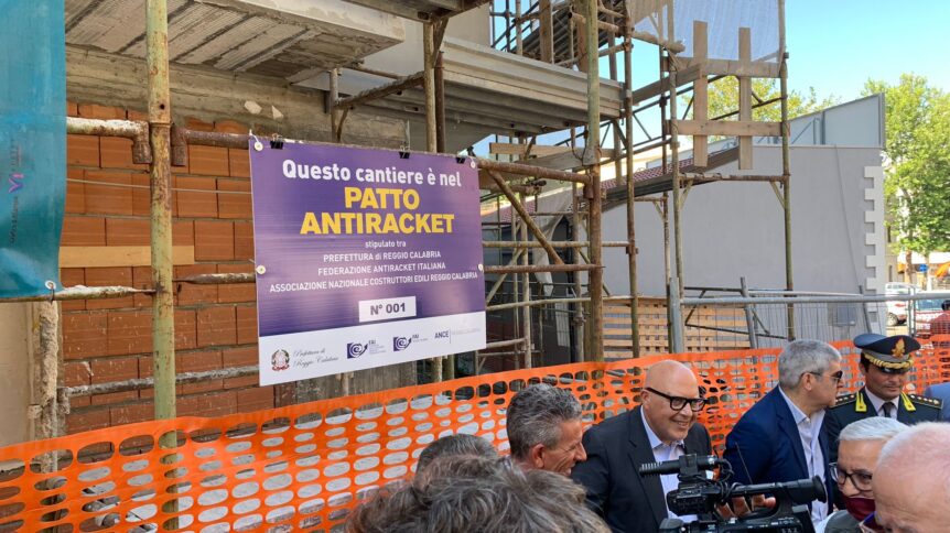 'Ndrangheta, in 30 imprese di Reggio i cartelli antiracket della Fai