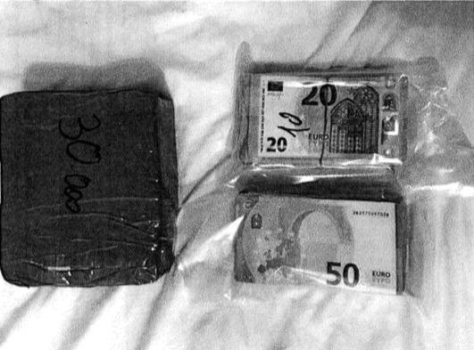 Pacchi di soldi e lamentele. «La pila è sempre la stessa»