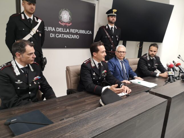 Estorsioni a tappeto nell'«omertà totale», l'aggressione del clan Calabria-Tundis all'economia