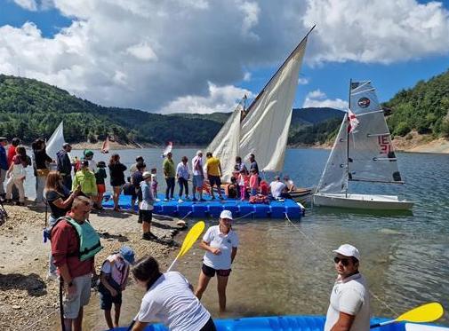 In barca a vela a 1.400 metri nel Lago del Menta. «Grandi potenzialità per il turismo»