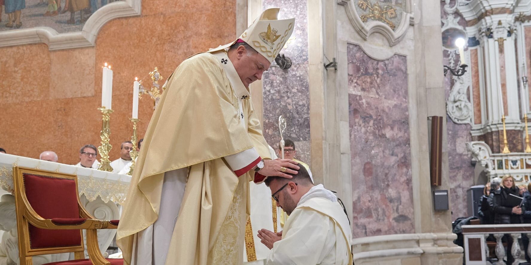 Don Simone L’Arcidiocesi di Catanzaro-Squillace accoglie il nuovo sacerdote don ...