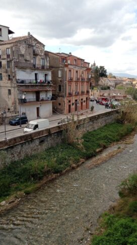 crollo cornicione cosenza