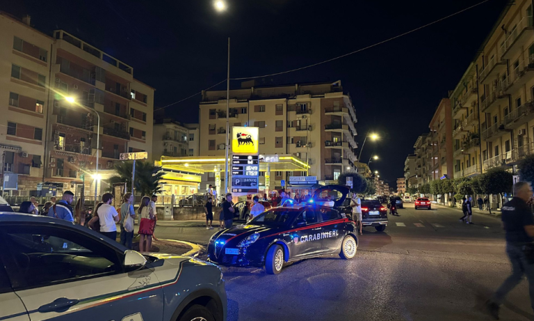 Scontro tra due auto nella notte a Cosenza, due feriti trasportati in ...