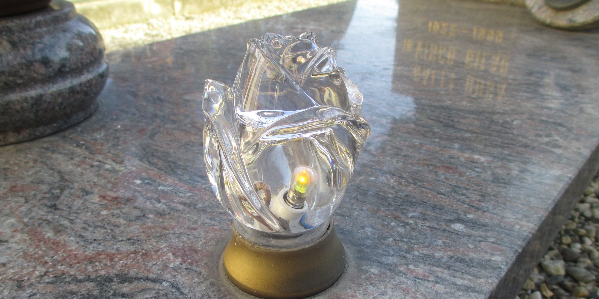 Nezyo 2 Pezzi Candele Solari per Cimitero da Esterno Lampada Commemorativa Solare Lampada da Tomba Luci per Tomba Candele Cimiteriali Impermeabili (Bianco, Dente di Leone e Cuore